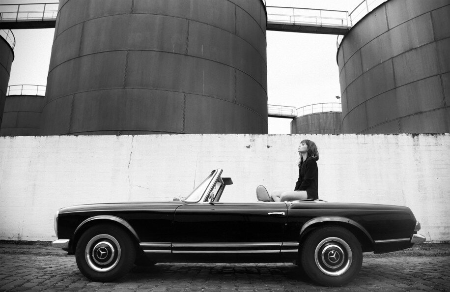 Commissioned - In love with the car - Cristina de la Madera